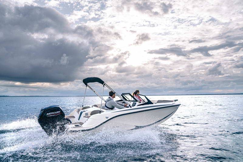 Quicksilver 525aXess Open Exterior 4