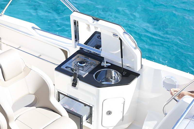 Quicksilver Activ 755 Sundeck Interior 4