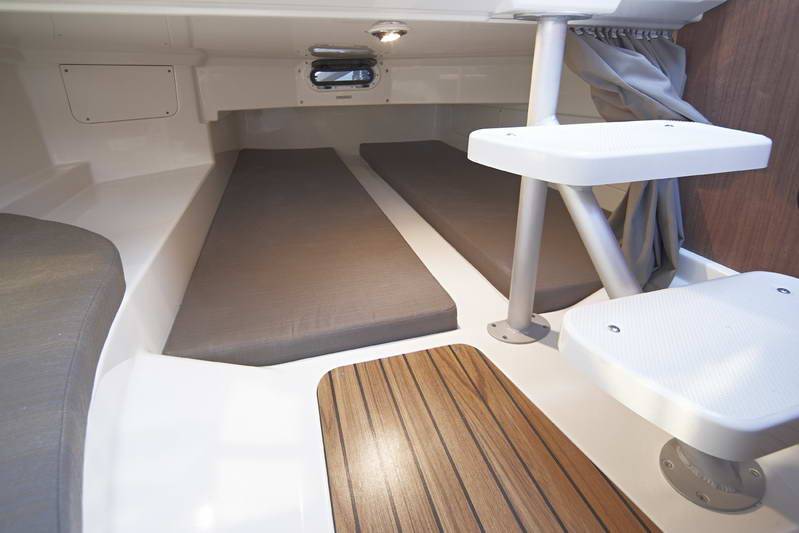 Quicksilver Activ 805 Cruiser Interior 4