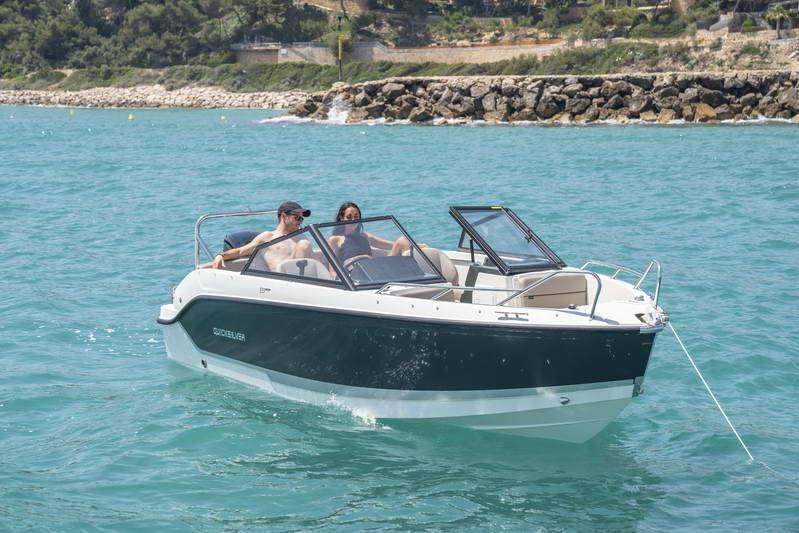 Quicksilver Activ 555 Bowrider Exterior 5