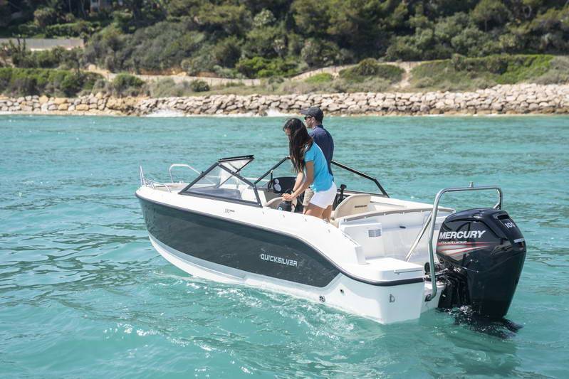 Quicksilver Activ 555 Bowrider Exterior 2