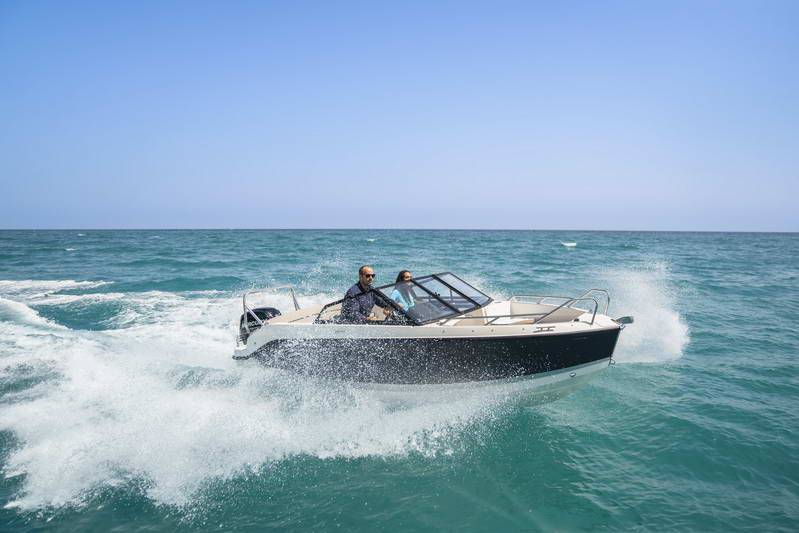 Quicksilver Activ 555 Bowrider Exterior 3