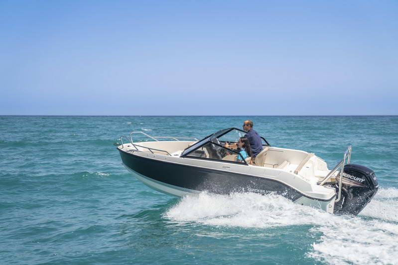 Quicksilver Activ 555 Bowrider Exterior 4