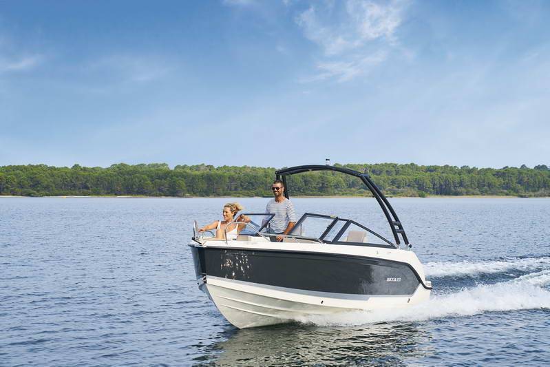 Quicksilver Activ 605 Bowrider Exterior 2