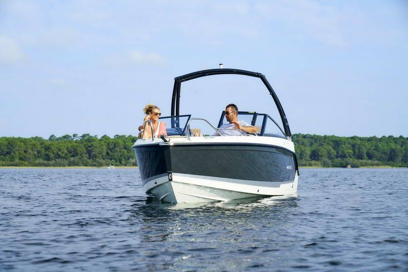 Quicksilver Activ 605 Bowrider Exterior 5