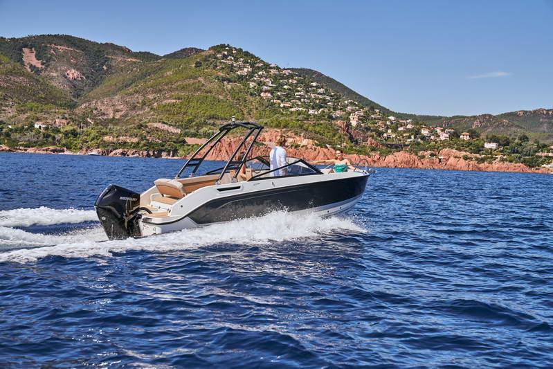 Quicksilver Activ 675 Bowrider Exterior 1