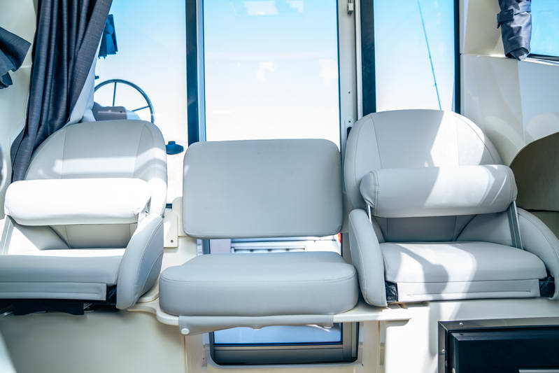 625 Pilothouse Interior 4