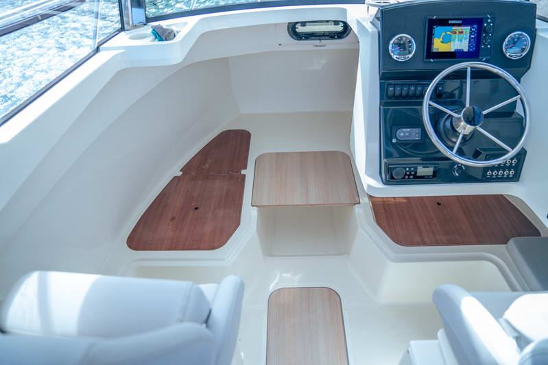 625 Pilothouse Interior 5