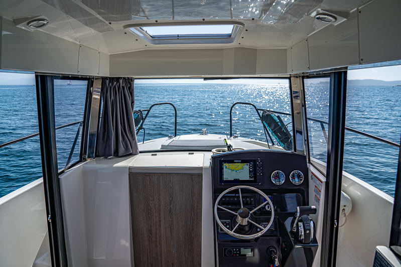 705 Pilothouse Interior 4