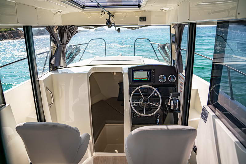 805 Pilothouse Interior 6