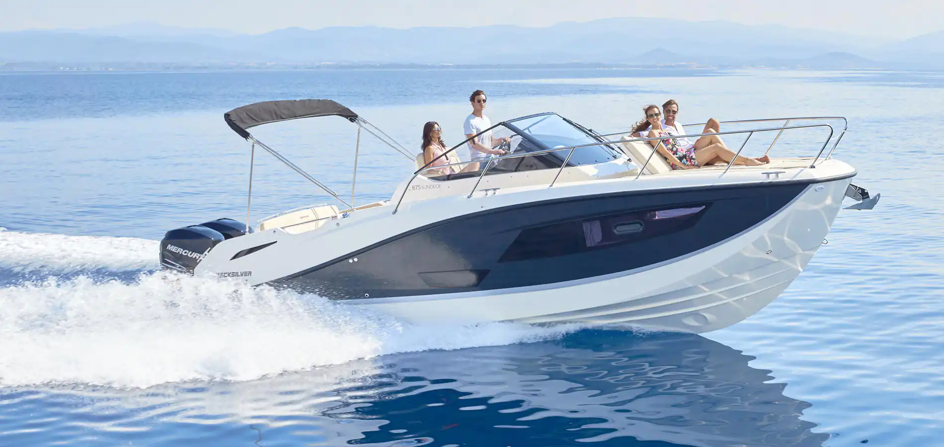 Quicksilver Activ 875 Sundeck main