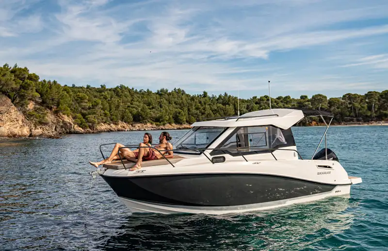 Quicksilver 705 Weekend Exterior 3
