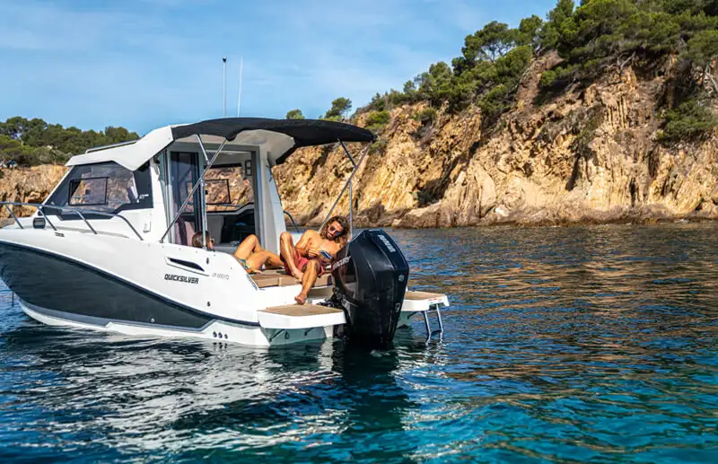 Quicksilver 705 Weekend Exterior 12