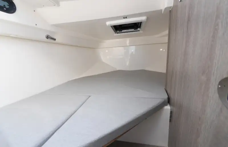 Quicksilver 705 Weekend Interior 10