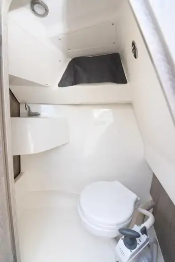 Quicksilver 705 Weekend Interior 11