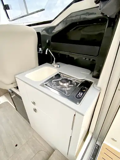 Quicksilver 705 Weekend Interior 12