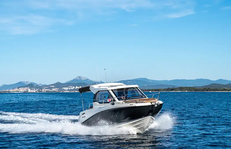 Quicksilver 705 Weekend Exterior 6