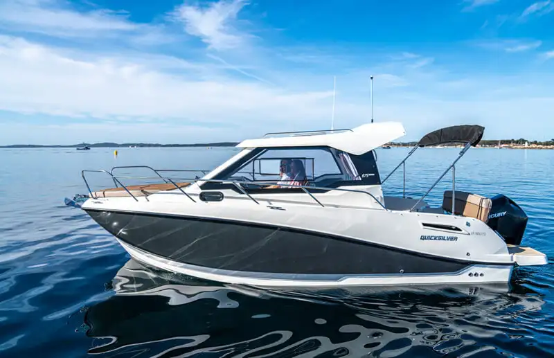 Quicksilver 705 Weekend Exterior 7