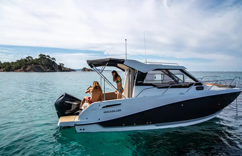 Quicksilver 705 Weekend Exterior 11